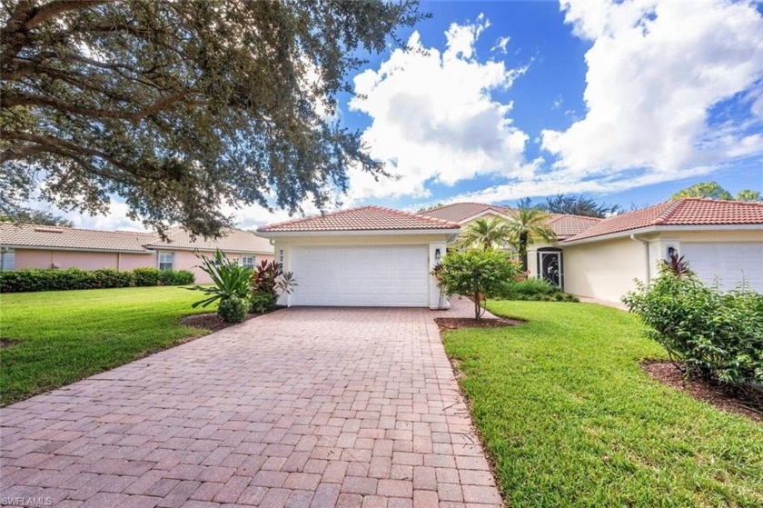 This beautifully 2 Bedrooms + Den turnkey furnished villa w. 2 - Beach Townhome/Townhouse for sale in Naples, Florida on Beachhouse.com