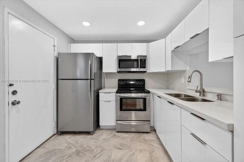 Fabulous 1/1 condo just 1 mile from the beach in an all-ages - Beach Condo for sale in Hallandale Beach, Florida on Beachhouse.com