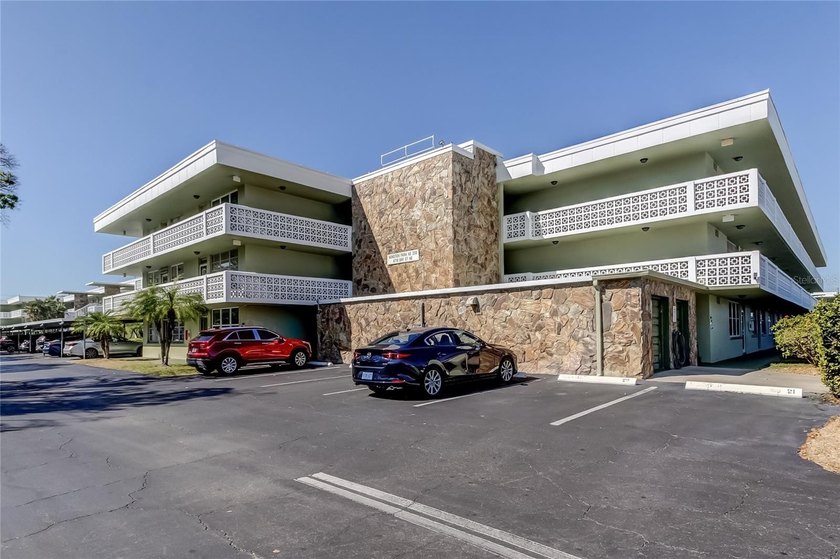 One or more photo(s) has been virtually staged. Cash buyers only - Beach Condo for sale in St. Petersburg, Florida on Beachhouse.com