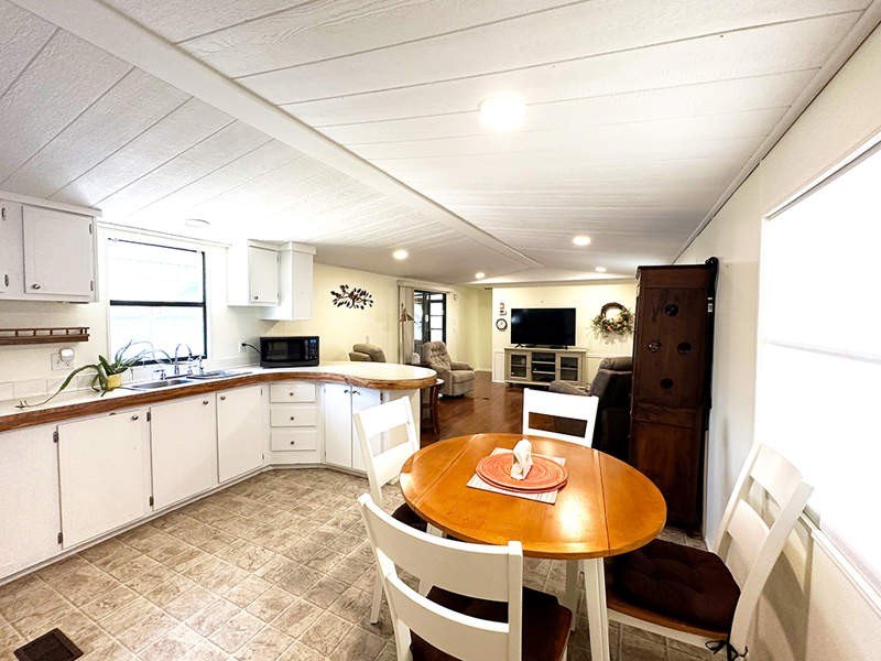 ---Priced for a quick sale---This charming 1096 square foot - Beach Home for sale in Bonita Springs, Florida on Beachhouse.com