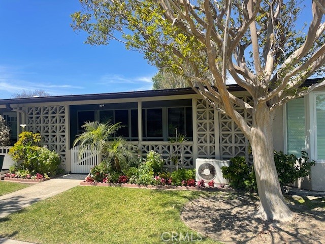 (Mutual 8-182-H) One bedroom on a pretty spot with close parking - Beach Other for sale in Seal Beach, California on Beachhouse.com