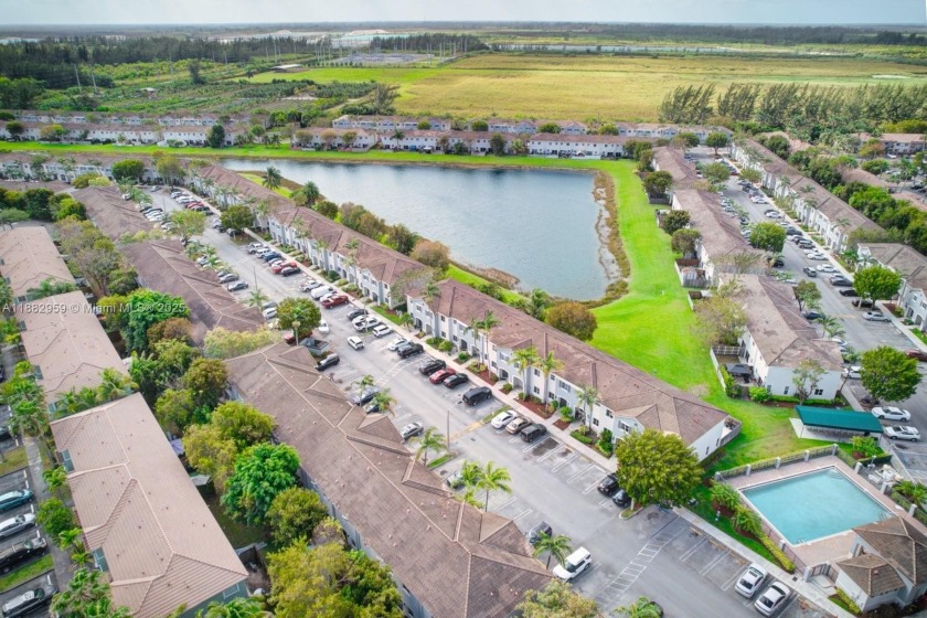 Discover this beautiful 3-bed, 2.5-bath townhouse in the gated - Beach Townhome/Townhouse for sale in Homestead, Florida on Beachhouse.com