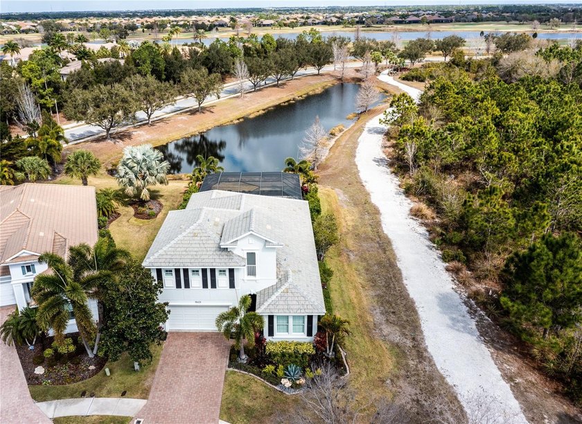 Better than brand new, this beautifully remodeled 4-bedroom - Beach Home for sale in Lakewood Ranch, Florida on Beachhouse.com