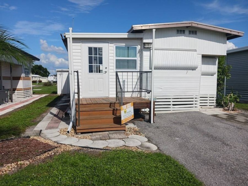 This 1980 manufactured home (12'x38', addition:10'x25',1bedroom - Beach Lot for sale in Palmetto, Florida on Beachhouse.com