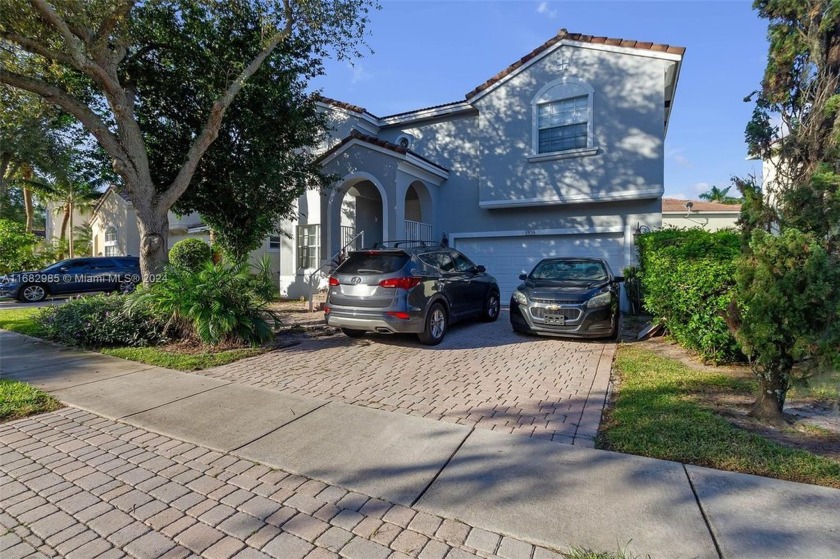 Welcome! Opportunity Knocks! This beautiful two story lakefront - Beach Home for sale in Pembroke Pines, Florida on Beachhouse.com