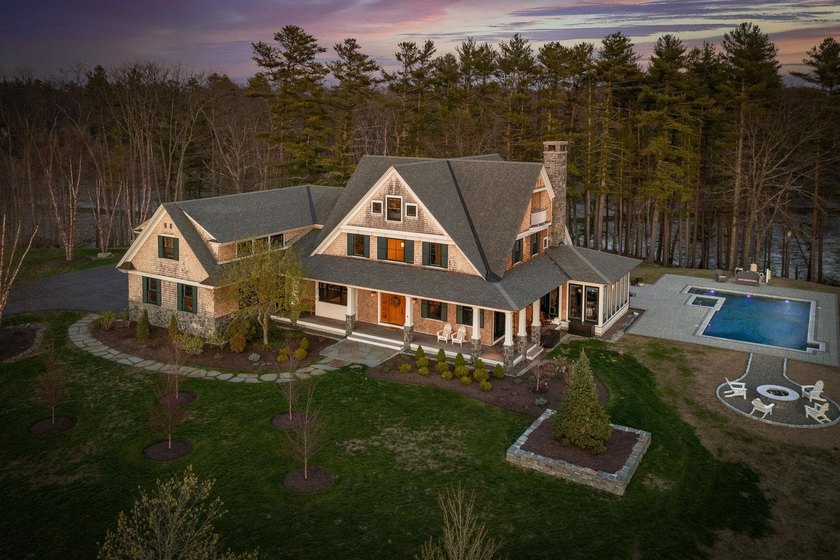 ELITE NEIGHBORHOOD PAIRED WITH UNMATCHED WATERFRONT ACCESS AND - Beach Home for sale in Dover, New Hampshire on Beachhouse.com