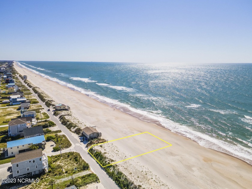 This lot situated on the oceanfront, presents a promising - Beach Lot for sale in North Topsail Beach, North Carolina on Beachhouse.com