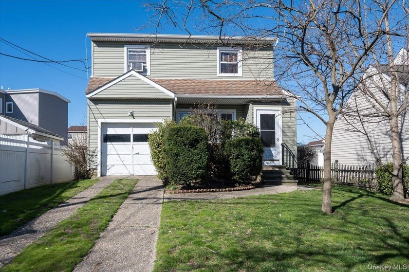 Spacious, sunlit 3-4 bedroom, 1.5 bath split in the heart of - Beach Home for sale in Oceanside, New York on Beachhouse.com