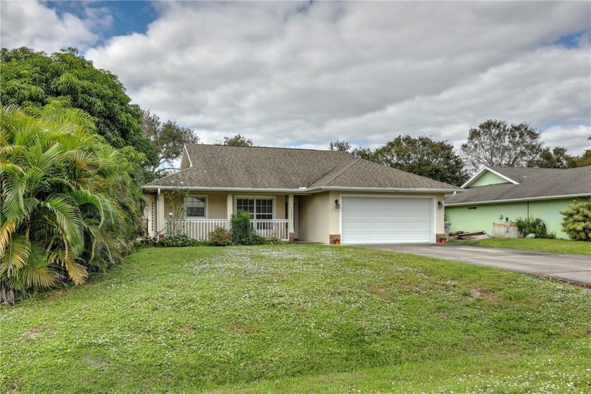 A charming  3 bed  2 Bath 2 car garage home. BRAND NEW ROOF - Beach Home for sale in Vero Beach, Florida on Beachhouse.com