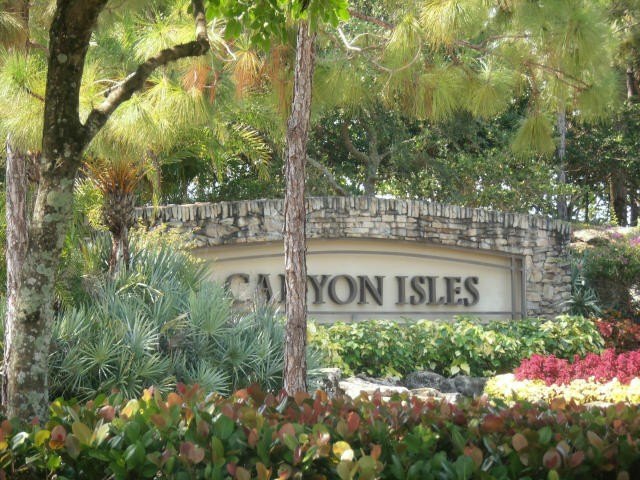 Very good lifestylemunity has pool. water splash for kids, Hot - Beach Home for sale in Boynton Beach, Florida on Beachhouse.com