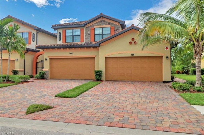 BEAUTIFUL, IMMACULATE & PRICED RIGHT! This end-unit COACH HOME - Beach Home for sale in Bonita Springs, Florida on Beachhouse.com