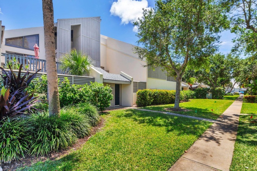 Charming 1 bedroom, 1 bath first floor condo with a delightful - Beach Condo for sale in Jupiter, Florida on Beachhouse.com