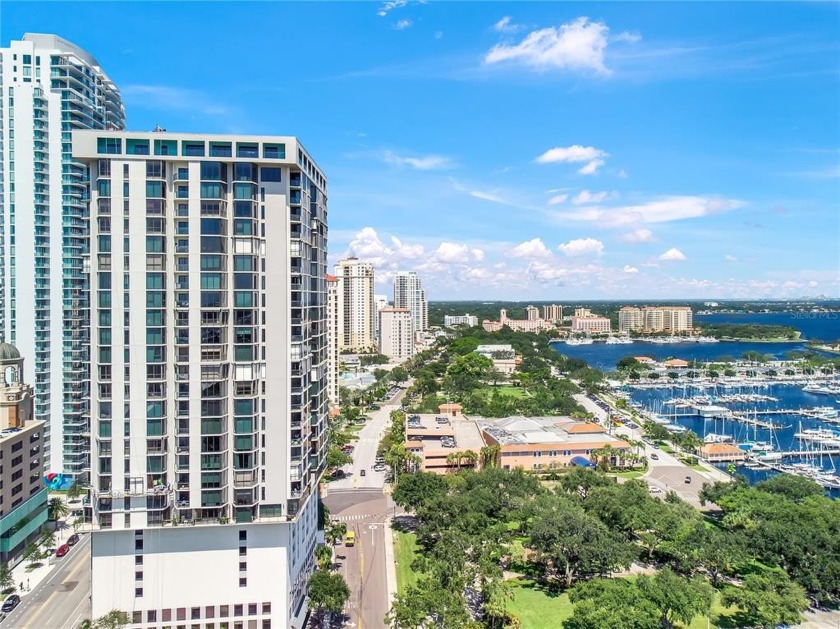 Offering this large, NW corner unit on the 24th floor with a - Beach Condo for sale in St. Petersburg, Florida on Beachhouse.com