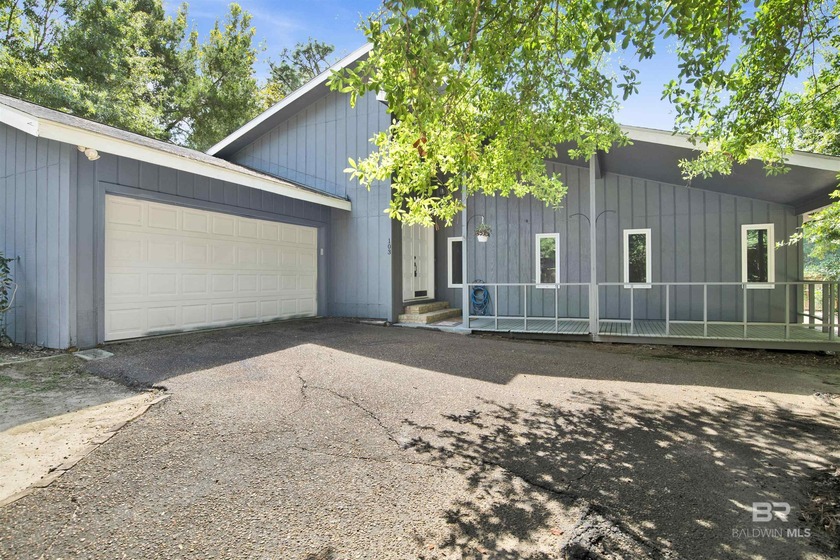 Welcome to Lake Forest this charming neighborhood is offering a - Beach Home for sale in Daphne, Alabama on Beachhouse.com