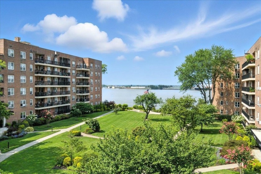 Welcome to this spacious three-bedroom, two-bathroom co-op - Beach Home for sale in Beechhurst, New York on Beachhouse.com