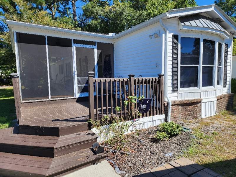 Welcome to 75 Crooked Island Circle, a CHARMING 1982 - Beach Home for sale in Murrells Inlet, South Carolina on Beachhouse.com