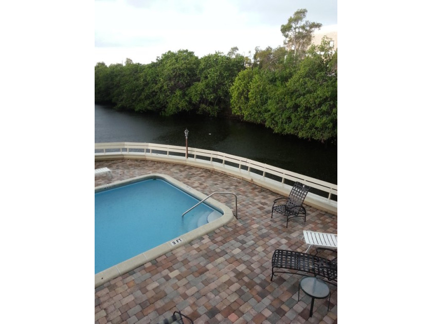 INVESTORS !! VERY NICE, CLEAN AND BRIGHT FIRST FLOOR UNIT - Beach Condo for sale in Fort Lauderdale, Florida on Beachhouse.com