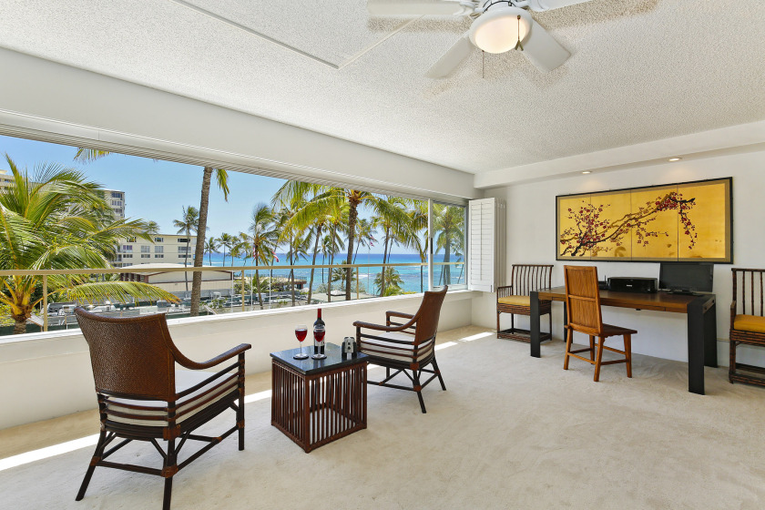 Beachfront Building at the Quiet End of Waikiki with - Beach Vacation Rentals in Honolulu, Hawaii on Beachhouse.com