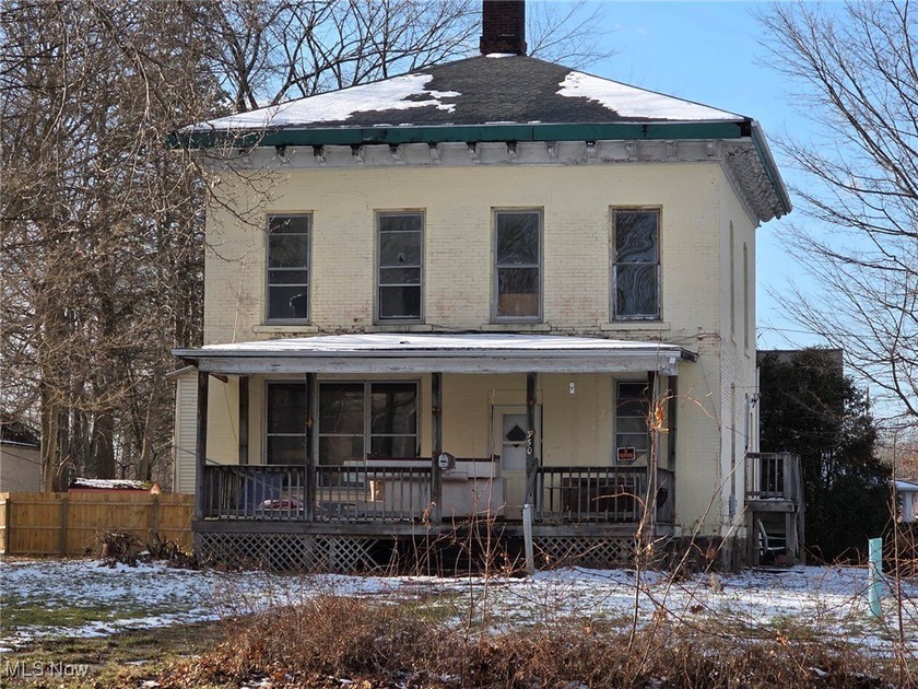 This corner-lot duplex in a prime Geneva location offers - Beach Home for sale in Geneva, Ohio on Beachhouse.com