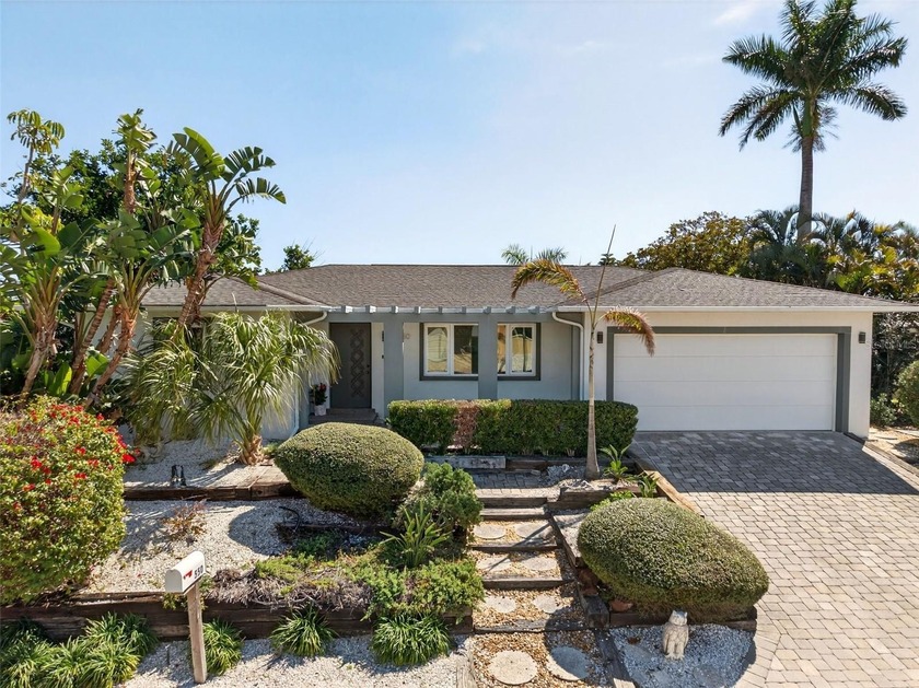 One or more photo(s) has been virtually staged. Welcome to 550 - Beach Home for sale in Longboat Key, Florida on Beachhouse.com