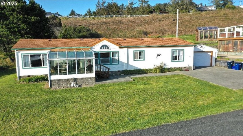 Enjoy breathtaking sights of fishing boats coming in, sparkling - Beach Home for sale in Gold Beach, Oregon on Beachhouse.com