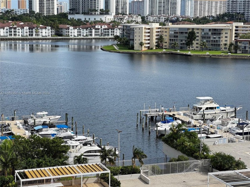 Beautifully remodeled 1-bed, 1.5-bath waterfront condo - Beach Condo for sale in Aventura, Florida on Beachhouse.com