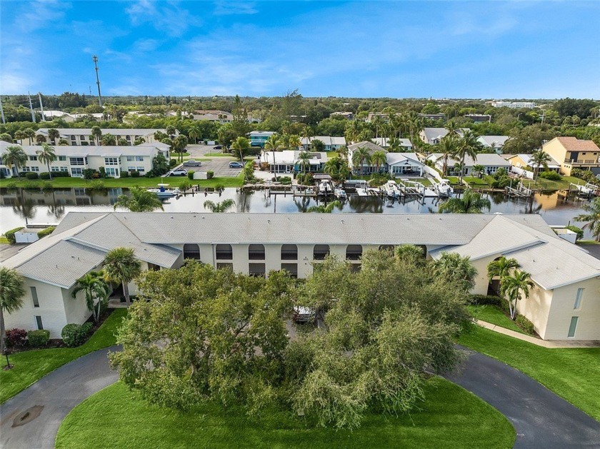 Fantastic location with amazing views! This 2 bedroom, 2 bath - Beach Home for sale in Vero Beach, Florida on Beachhouse.com