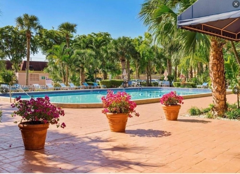 Attention Investors !! Nice upgraded apartment in a great - Beach Condo for sale in Miami, Florida on Beachhouse.com