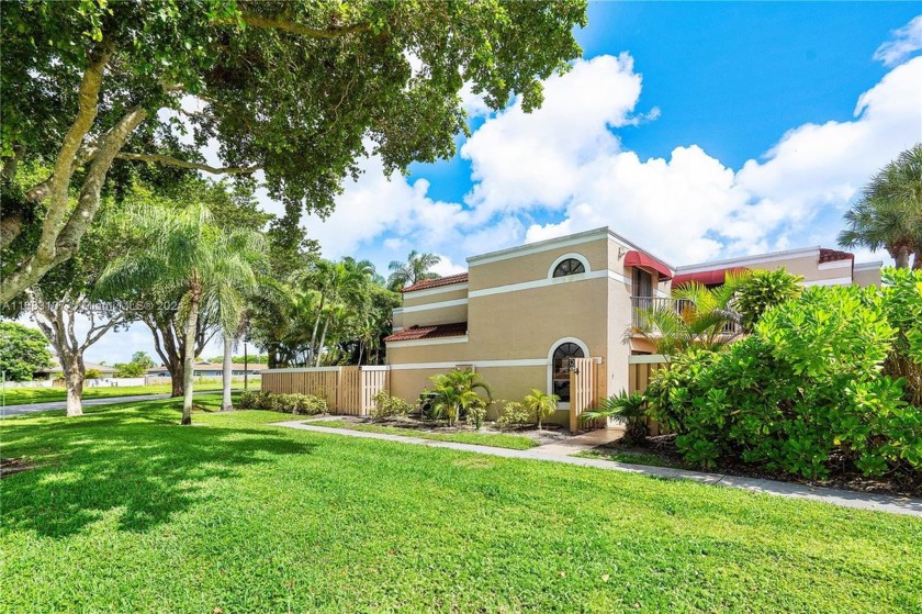 Spacious 3/3 Townhouse with private fenced patio in Delray Beach - Beach Townhome/Townhouse for sale in Delray Beach, Florida on Beachhouse.com