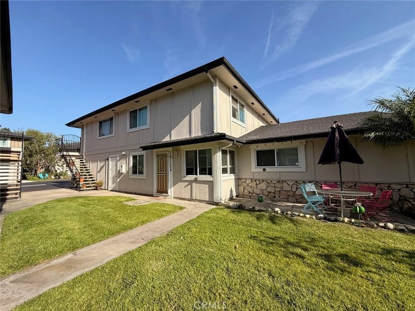 Recently renovated within the well-located Huntington Gardens - Beach Condo for sale in Huntington Beach, California on Beachhouse.com