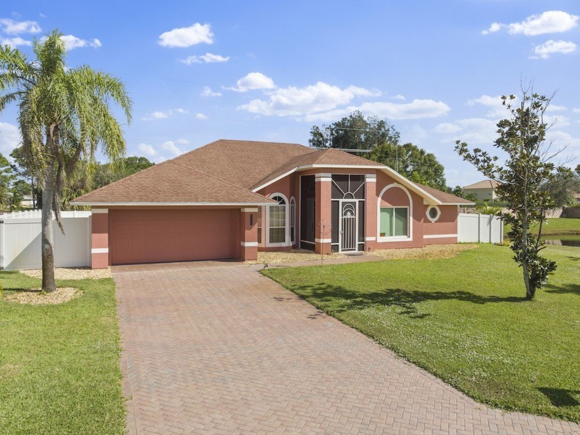 Large home 4 bedrooms, 3 bathrooms, split floor plan. $50000+ in - Beach Home for sale in Vero Beach, Florida on Beachhouse.com