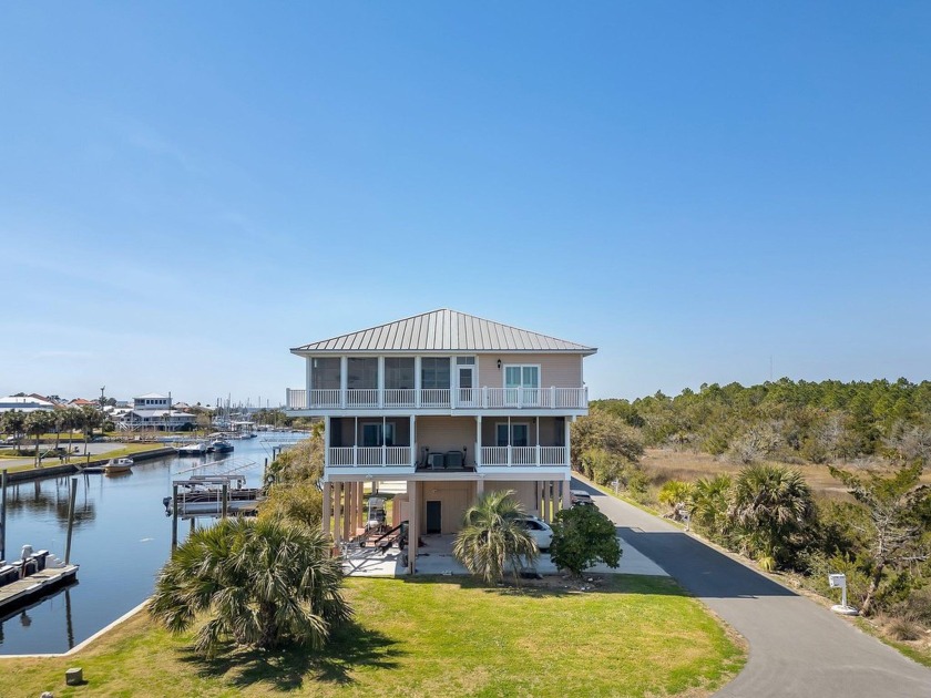 Waterfront Luxury in Shell Point - 4 Bed | 3 Full  2 Half Bath | - Beach Home for sale in Shell Point, Florida on Beachhouse.com