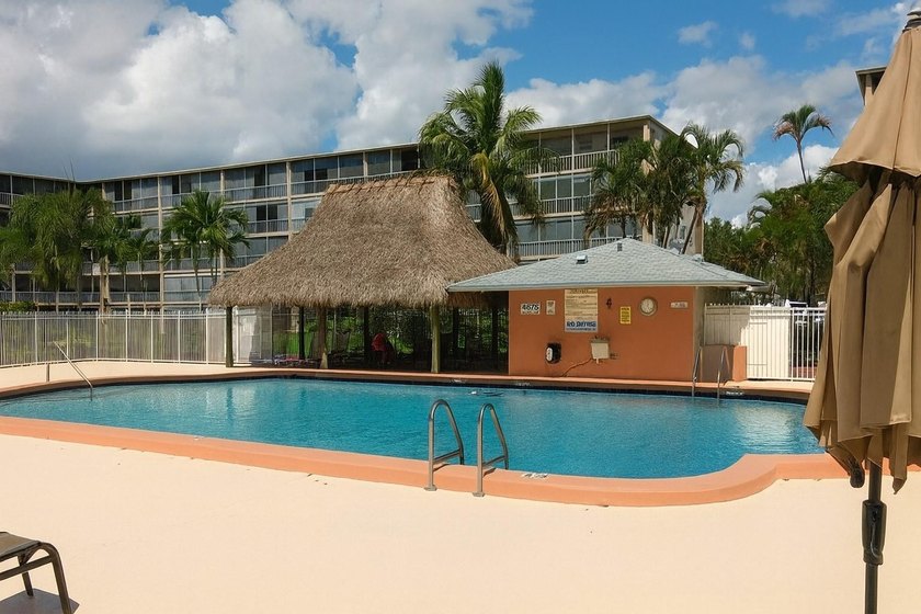 Best price or a remodeled move in ready spacious 2/2 in the - Beach Condo for sale in Hollywood, Florida on Beachhouse.com