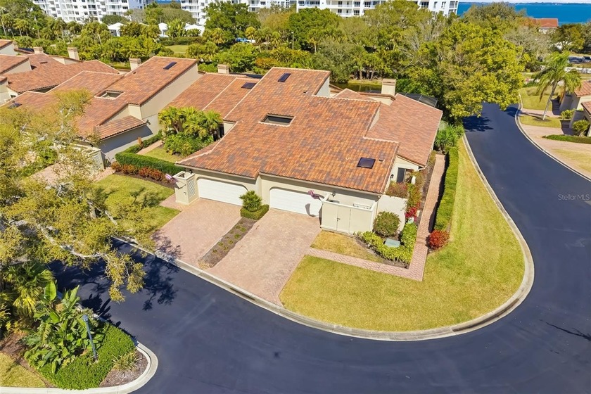 Perfectly positioned and fully furnished this exceptional - Beach Home for sale in Longboat Key, Florida on Beachhouse.com