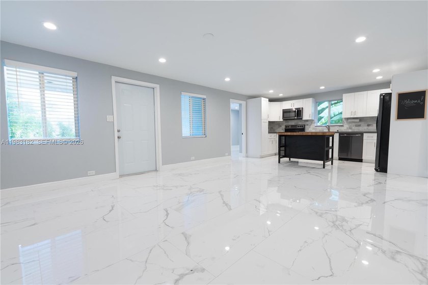 ATTENTION BOATERS! BRING YOUR BOATS AND LIVE THE KEYS LIFESTYLE - Beach Home for sale in Key Largo, Florida on Beachhouse.com
