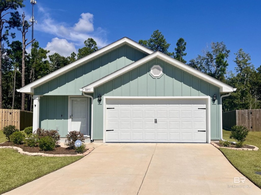 MAKE OFFER! This 3-bedroom 2-bath home is in absolute mint - Beach Home for sale in Foley, Alabama on Beachhouse.com