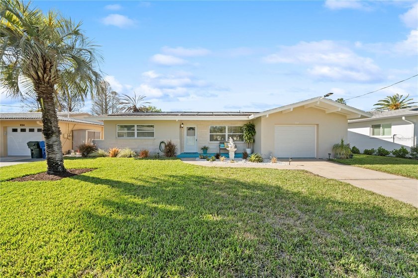 Welcome to your own waterfront retreat in Largo, where you can - Beach Home for sale in Largo, Florida on Beachhouse.com