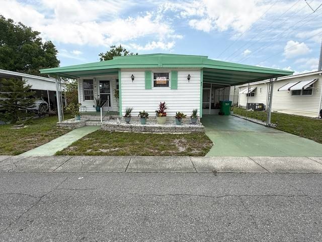 Welcome to your charming and move-in ready home in Riviera - Beach Home for sale in Clearwater, Florida on Beachhouse.com
