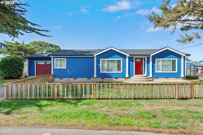 Discover coastal living in this spacious 1-story home in - Beach Home for sale in Bandon, Oregon on Beachhouse.com