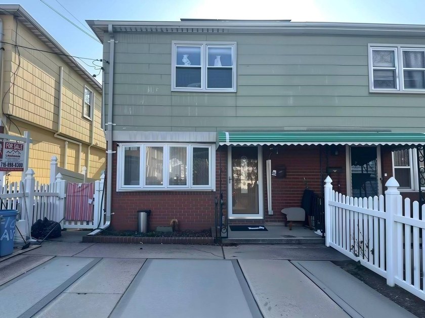 College Point semi-detached single family home with a full - Beach Home for sale in College Point, New York on Beachhouse.com