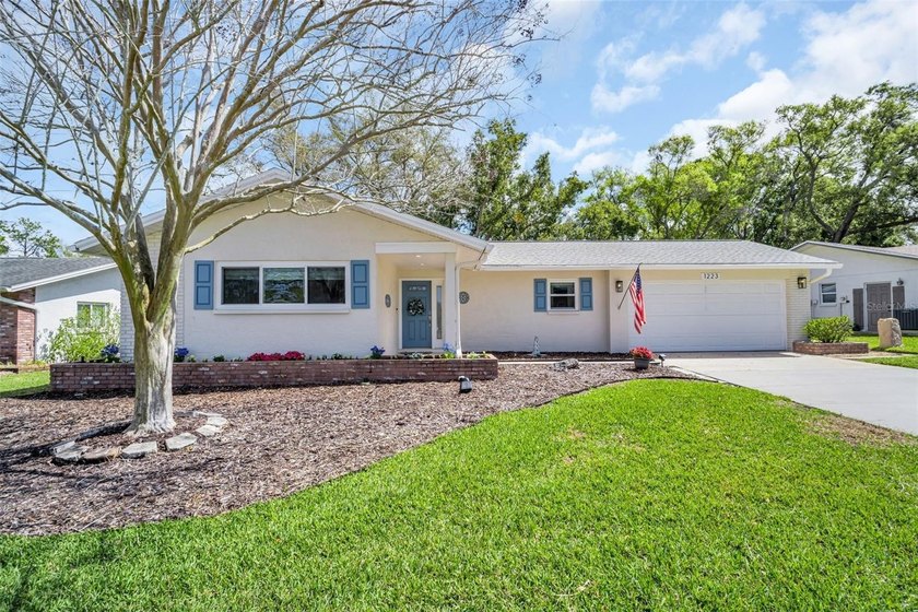 Beautifully updated and RARE 3-bedroom, 2-bath home with an - Beach Home for sale in Palm Harbor, Florida on Beachhouse.com