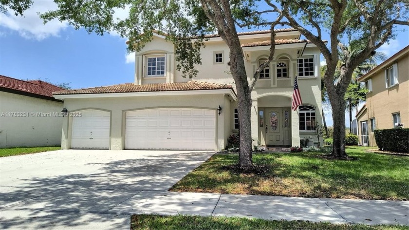 4 bedrooms, 2.5 baths, 3 Car garage, Large back patio, Lake - Beach Home for sale in Homestead, Florida on Beachhouse.com