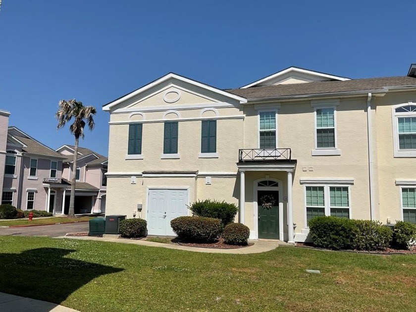 Move in ready. 3 bedroom condo close to the pool. Looking for a - Beach Home for sale in Gulfport, Mississippi on Beachhouse.com