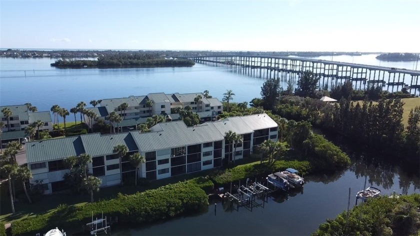 BRING YOUR BOAT!  DOCK and 7,500 LB Lift Included with the sale - Beach Home for sale in Vero Beach, Florida on Beachhouse.com