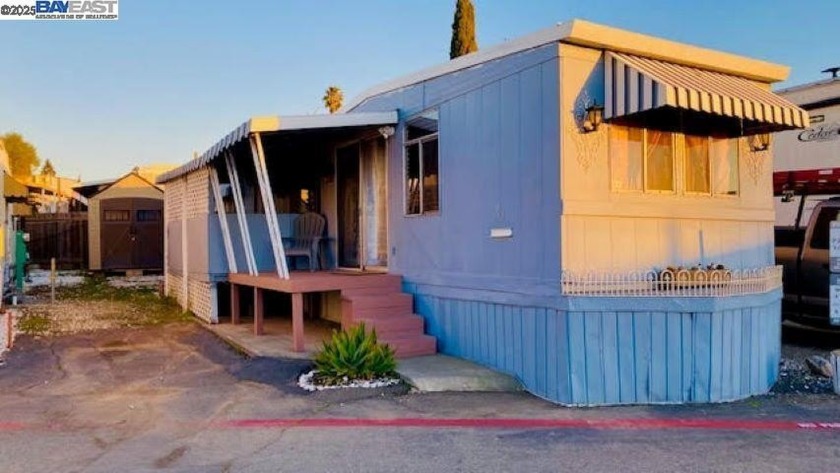 Welcome to this Charming Mobile Home!  The perfect balance of - Beach Home for sale in Castro Valley, California on Beachhouse.com