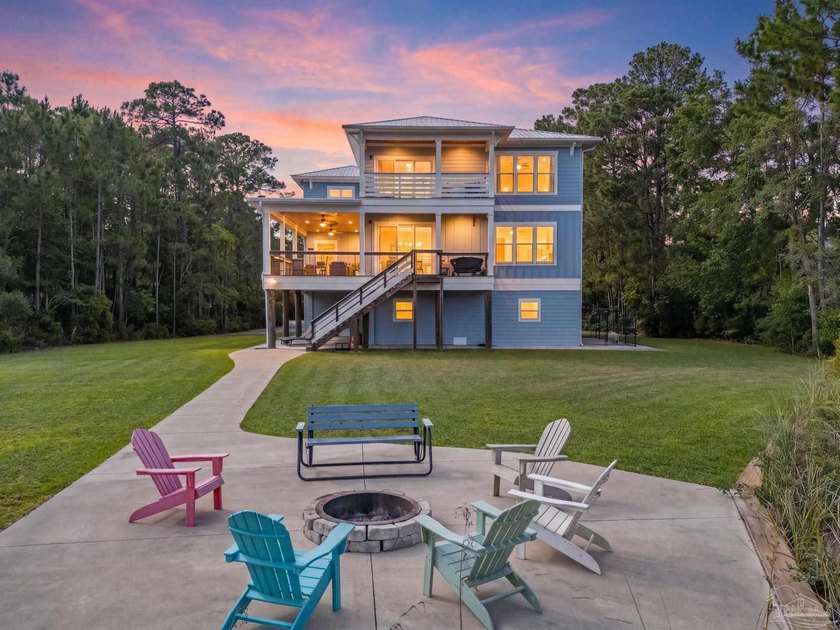 WELCOME TO PARADISE to your beautiful southern dream with a - Beach Home for sale in Milton, Florida on Beachhouse.com
