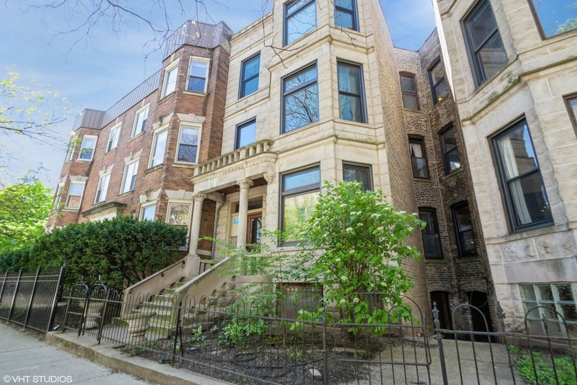 **PRIME** East Lakeview CLASSIC Greystone FOUR BLOCKS from - Beach Home for sale in Chicago, Illinois on Beachhouse.com
