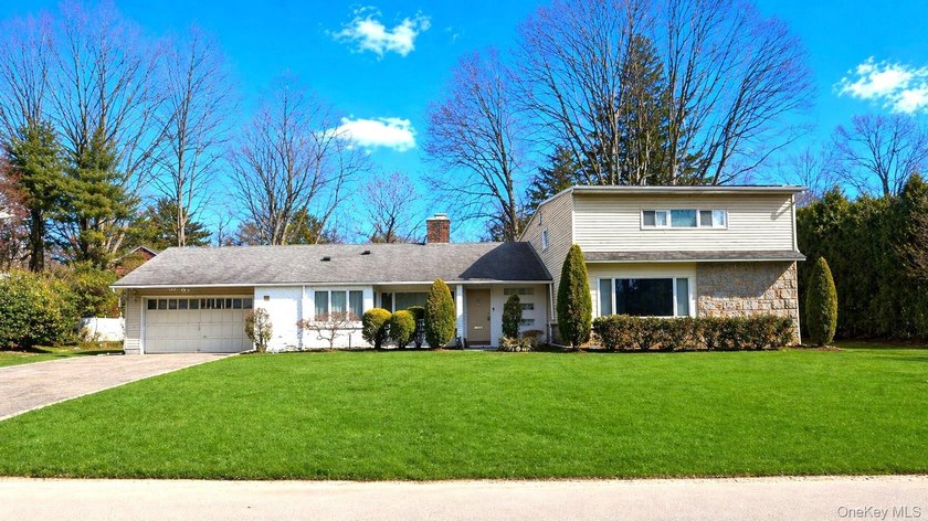 Stunning expanded ranch in the exclusive Lake Success sits on - Beach Home for sale in Great Neck, New York on Beachhouse.com
