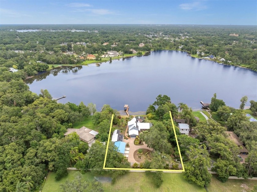 This private setting is a perfect location for this Contemporary - Beach Home for sale in Tampa, Florida on Beachhouse.com