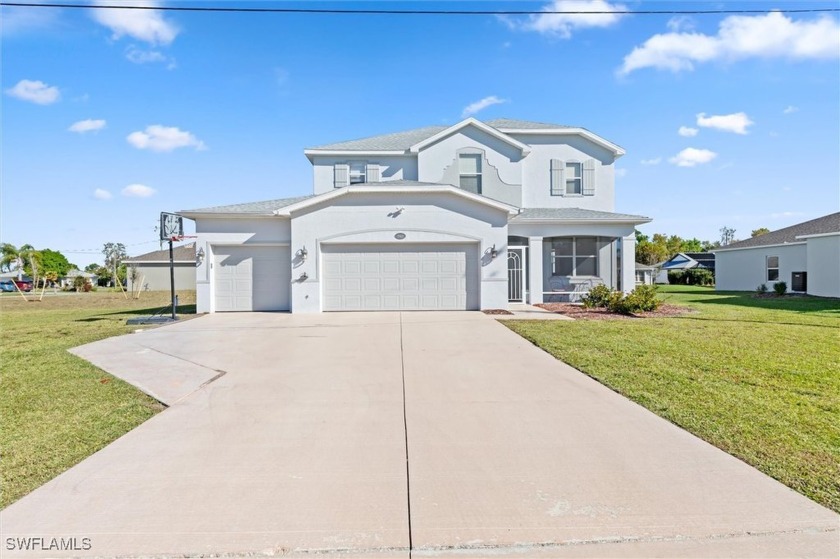 REDUCED PRICED! READY TO MOVE-IN This 2-story home is a 3 - Beach Home for sale in Punta Gorda, Florida on Beachhouse.com